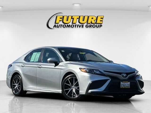 2022 Toyota Camry Hybrid SE