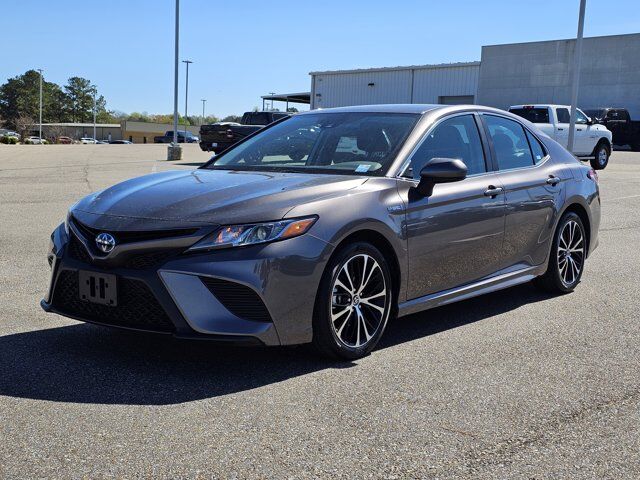 2020 Toyota Camry Hybrid SE