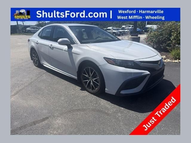 2022 Toyota Camry Hybrid SE
