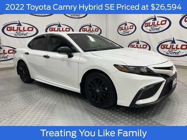 2022 Toyota Camry Hybrid SE — photo 1 of 13