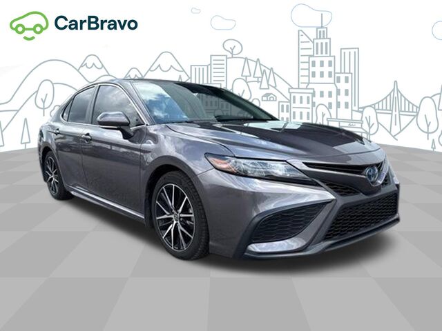 2022 Toyota Camry SE Hybrid