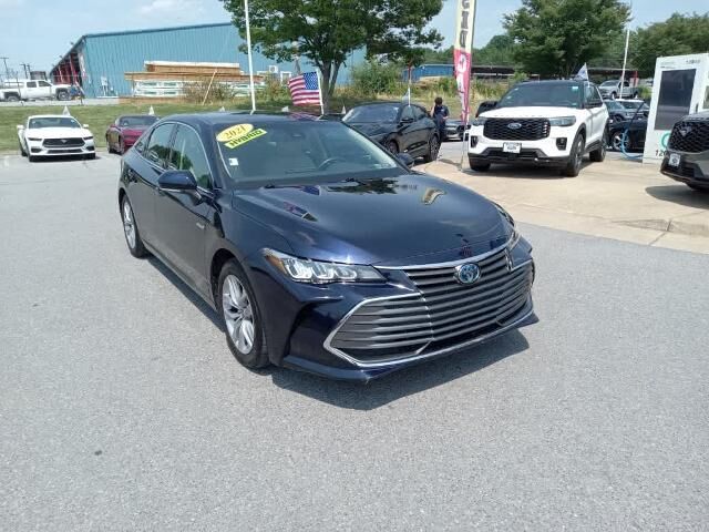 2021 Toyota Avalon Hybrid XLE