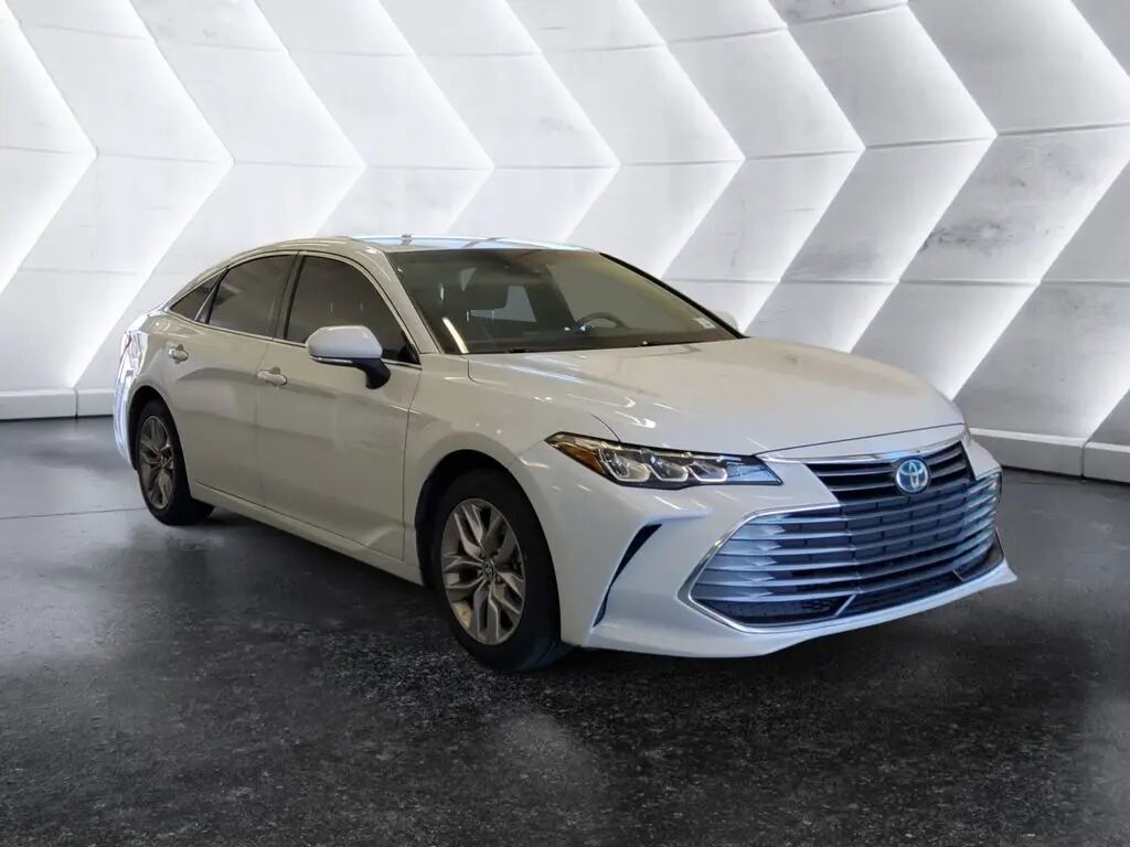 2022 Toyota Avalon Hybrid XLE