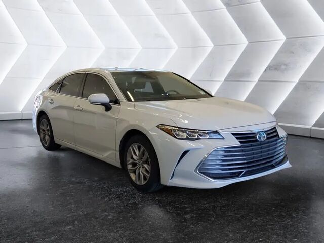 2022 Toyota Avalon Hybrid XLE