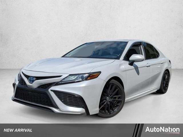 2024 Toyota Camry Hybrid XSE — photo 1 of 13