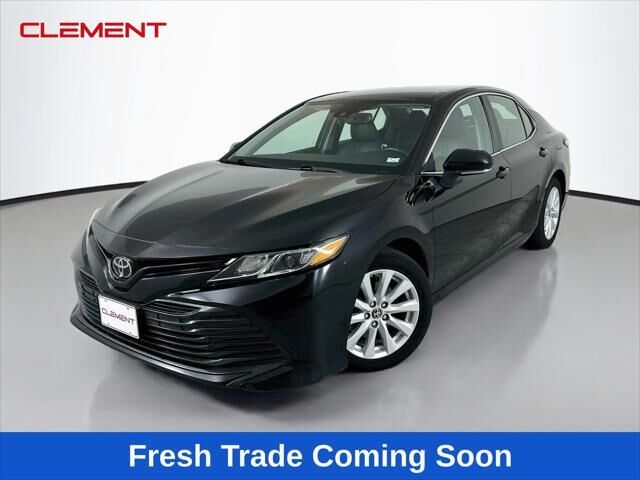 2020 Toyota Camry LE — photo 1 of 2