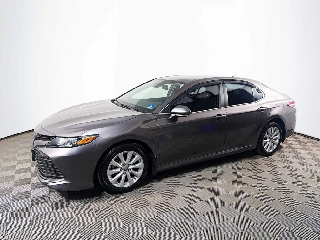 2020 Toyota Camry LE — photo 1 of 26