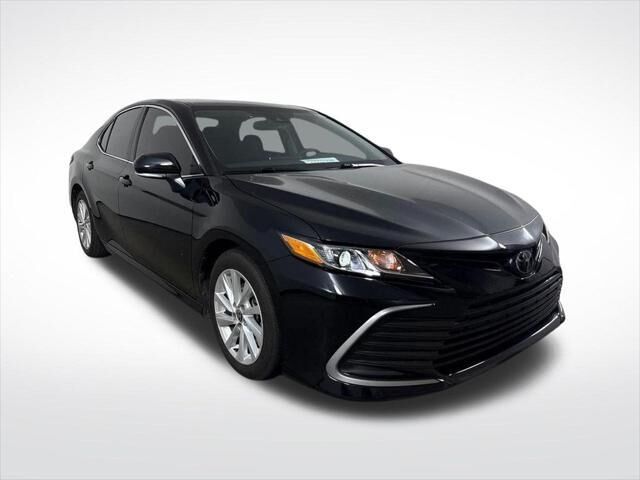 2024 Toyota Camry LE — photo 1 of 13