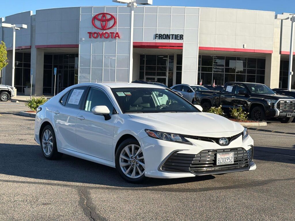 2022 Toyota Camry LE — photo 1 of 1
