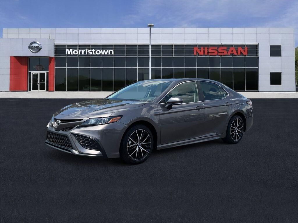 2024 Toyota Camry SE — photo 1 of 13