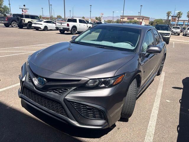 2021 Toyota Camry Hybrid SE