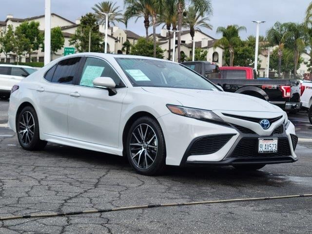 2024 Toyota Camry Hybrid SE