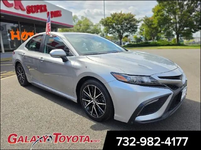 2024 Toyota Camry SE — photo 1 of 13