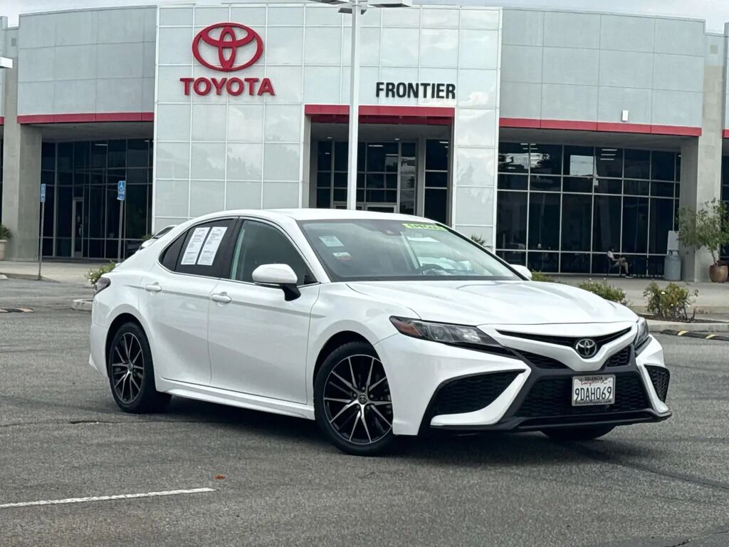 2023 Toyota Camry SE — photo 1 of 13