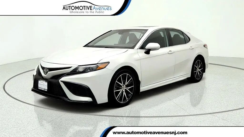2023 Toyota Camry SE — photo 1 of 13