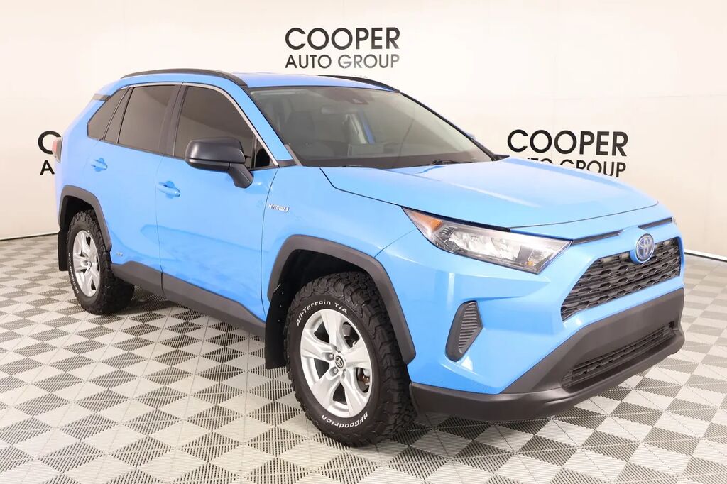 2021 Toyota RAV4 Hybrid LE — photo 1 of 13