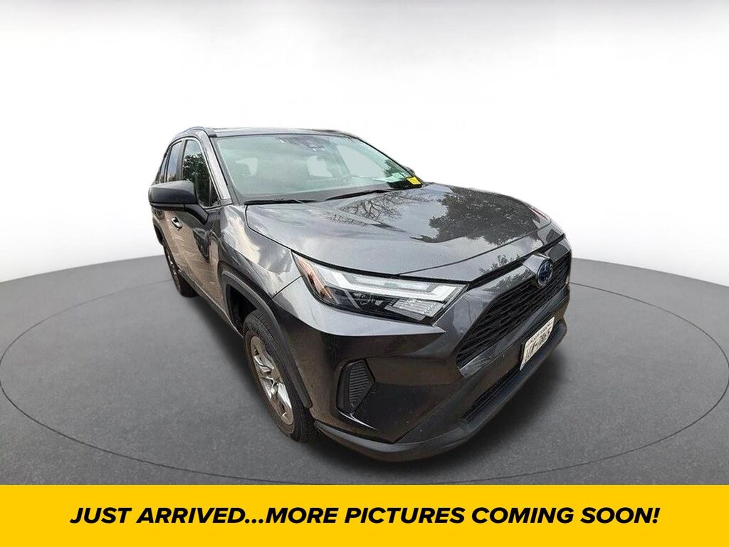 2024 Toyota RAV4 Hybrid LE — photo 1 of 1