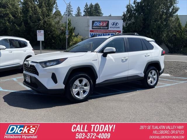 2021 Toyota RAV4 Hybrid LE — photo 1 of 13