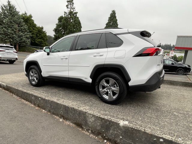 2024 Toyota RAV4 Hybrid LE