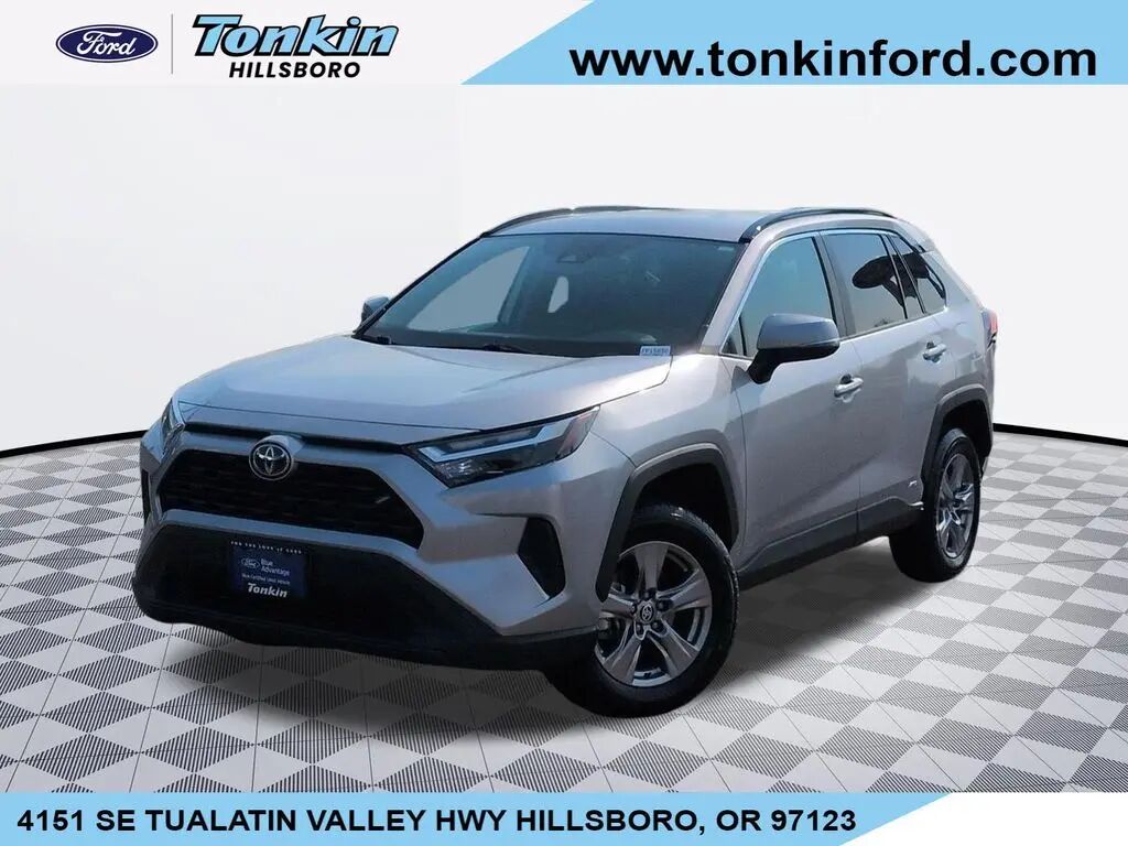 2024 Toyota RAV4 Hybrid LE — photo 1 of 13