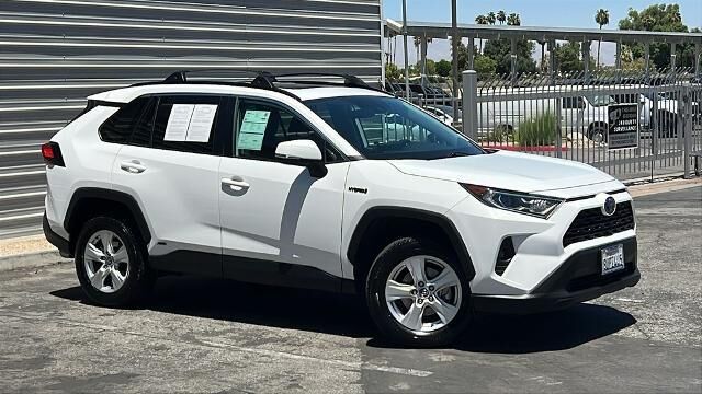 2021 Toyota RAV4 Hybrid XLE