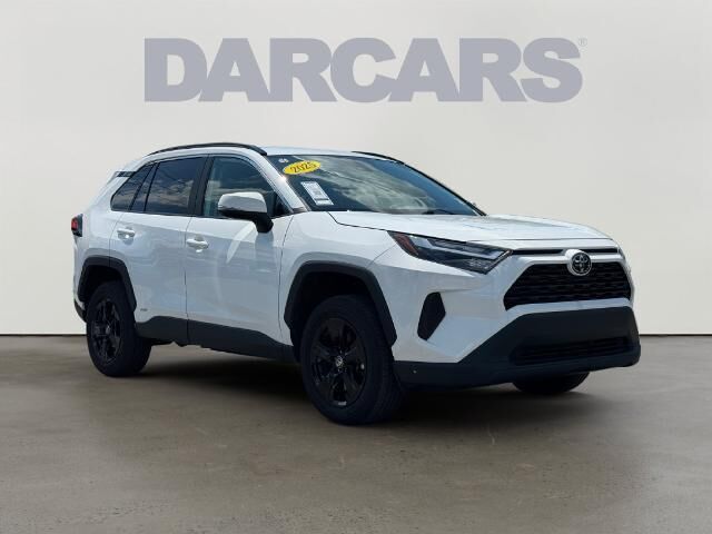 2025 Toyota RAV4 Hybrid XLE — photo 1 of 13