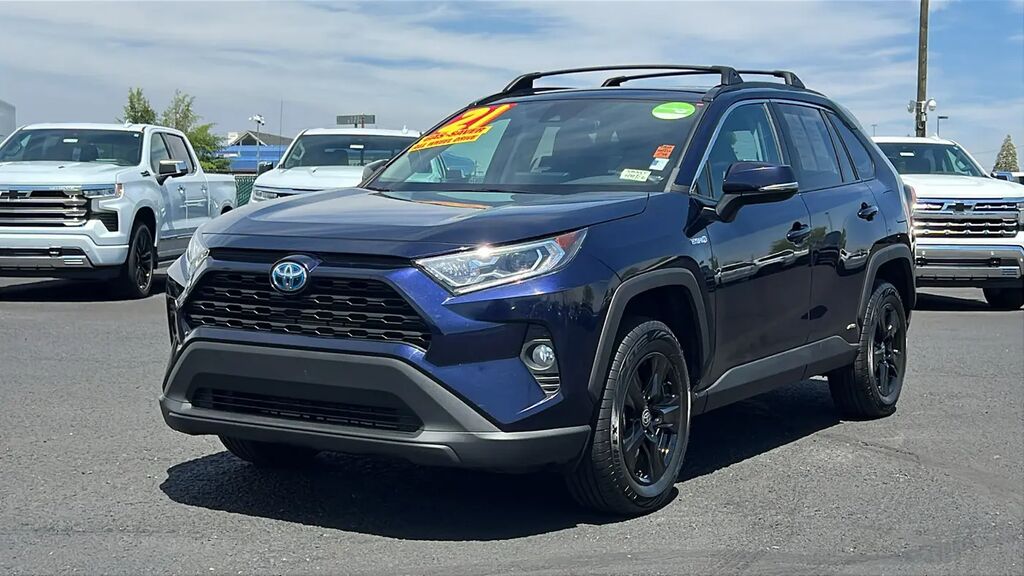 2021 Toyota RAV4 Hybrid XLE — photo 1 of 13