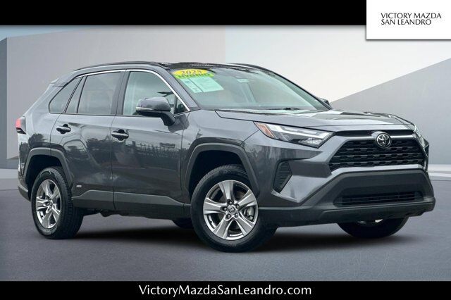 2025 Toyota RAV4 Hybrid XLE — photo 1 of 12