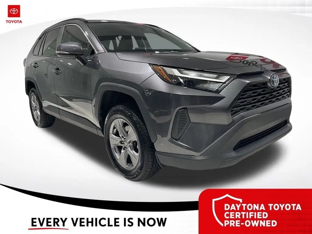 2022 Toyota RAV4 Hybrid XLE — photo 1 of 13