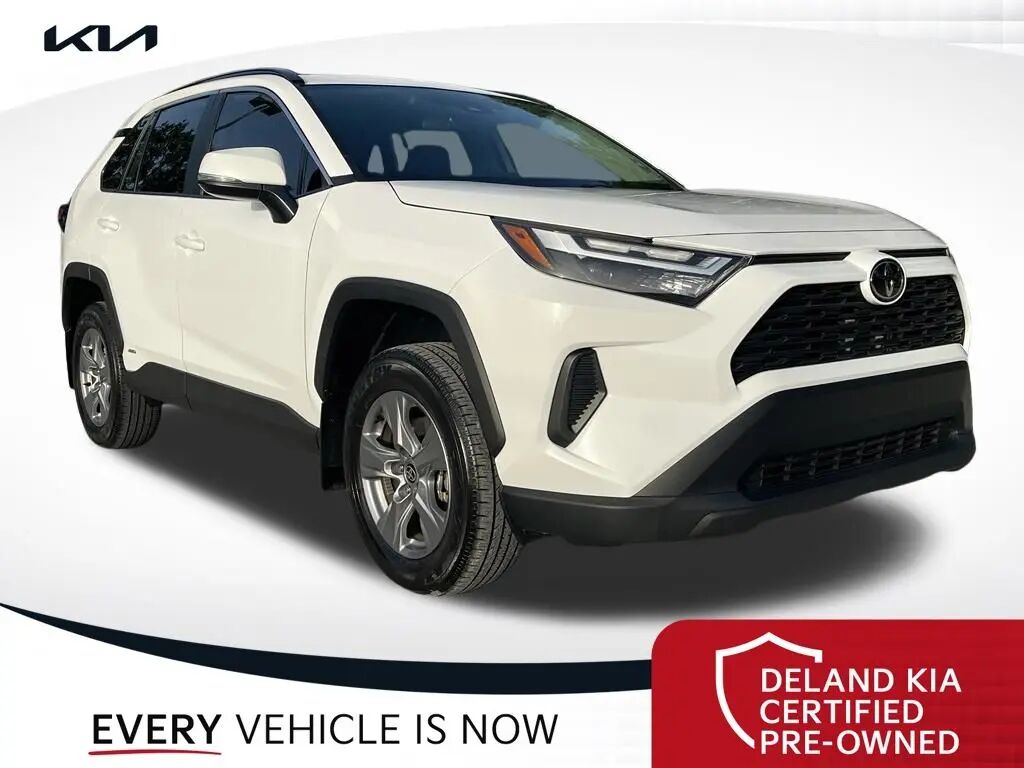 2025 Toyota RAV4 Hybrid XLE — photo 1 of 13