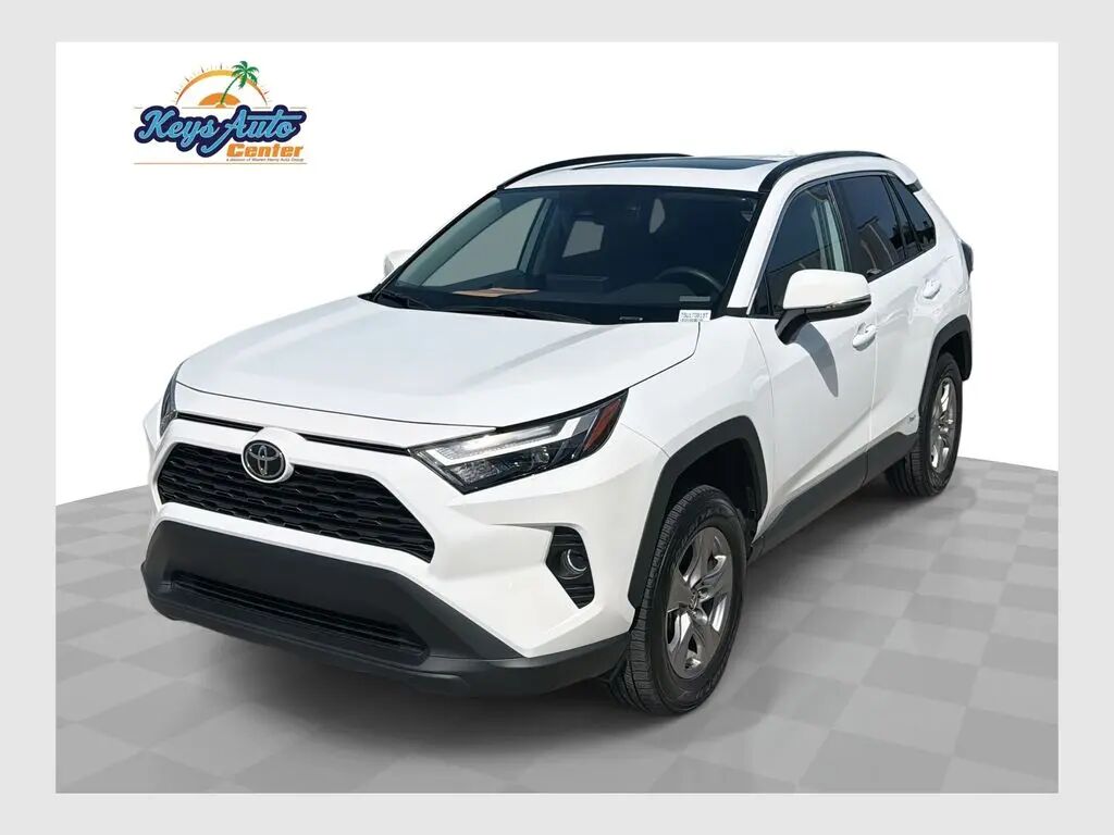 2025 Toyota RAV4 Hybrid XLE — photo 1 of 13