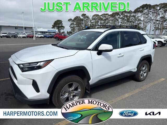 2024 Toyota RAV4 Hybrid XLE — photo 1 of 13