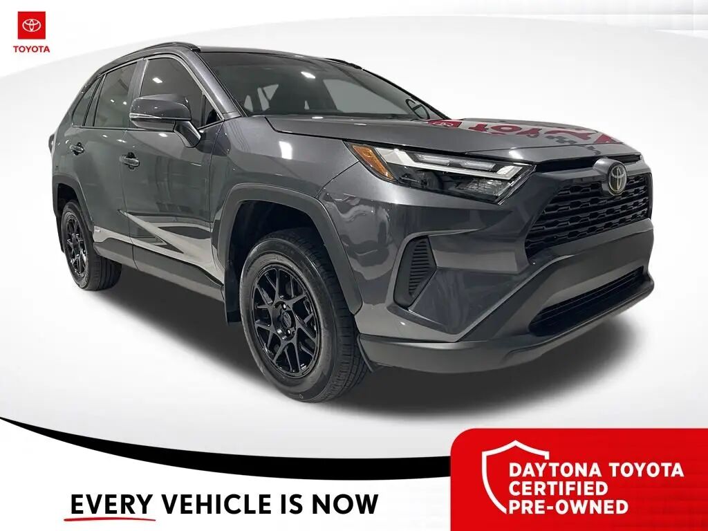 2025 Toyota RAV4 Hybrid XLE — photo 1 of 13