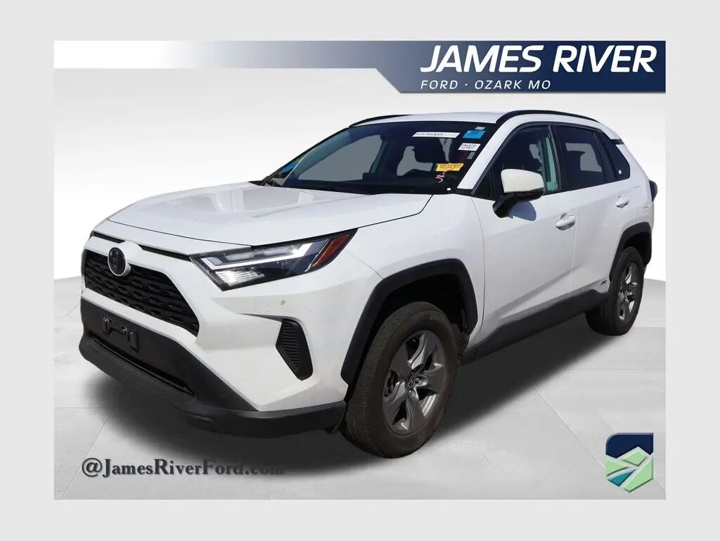 2025 Toyota RAV4 Hybrid XLE — photo 1 of 13