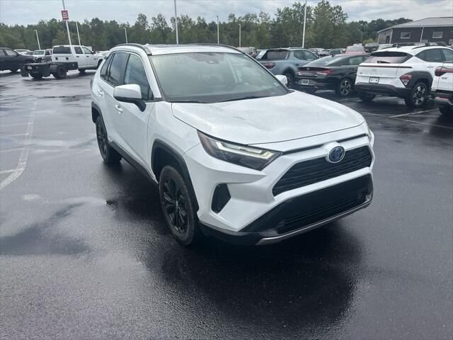 2023 Toyota RAV4 Hybrid SE