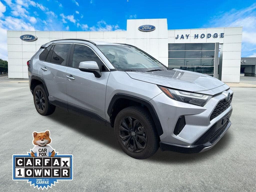 2023 Toyota RAV4 Hybrid SE — photo 1 of 1