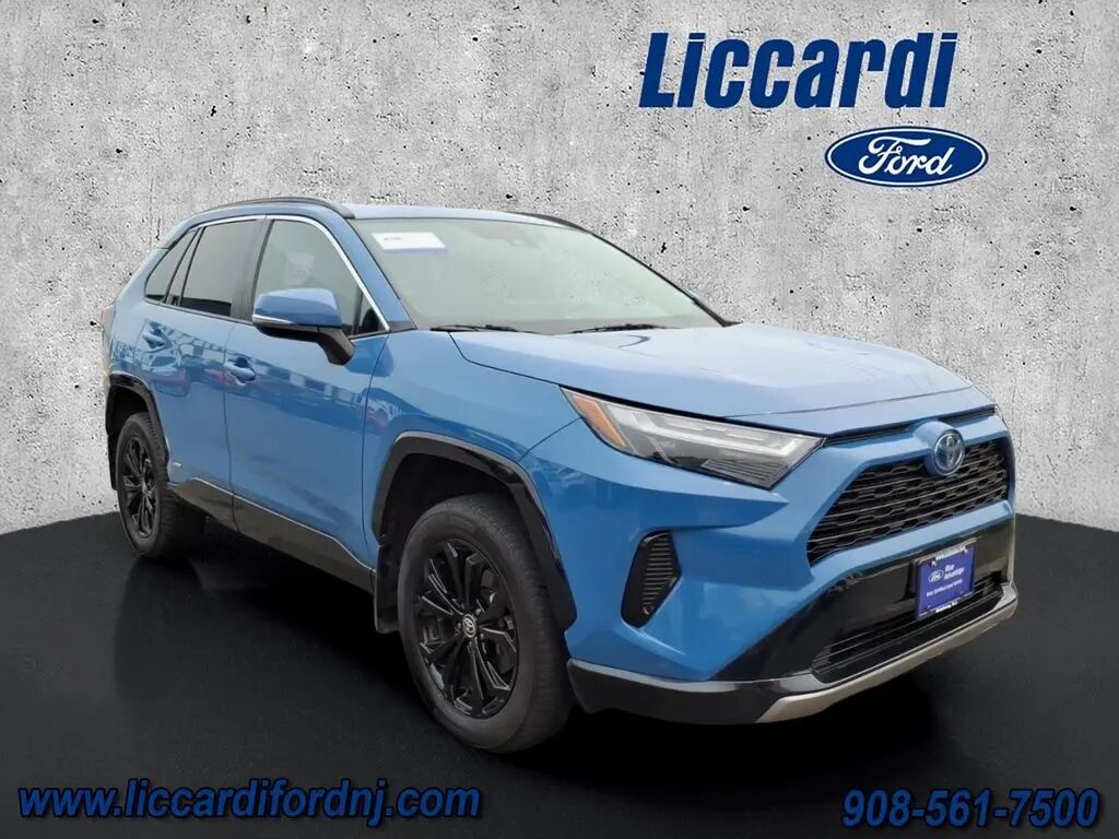 2022 Toyota RAV4 Hybrid SE — photo 1 of 13