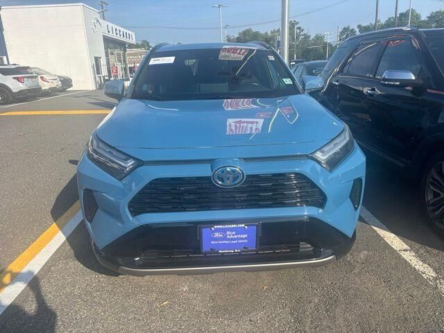 2022 Toyota RAV4 Hybrid SE