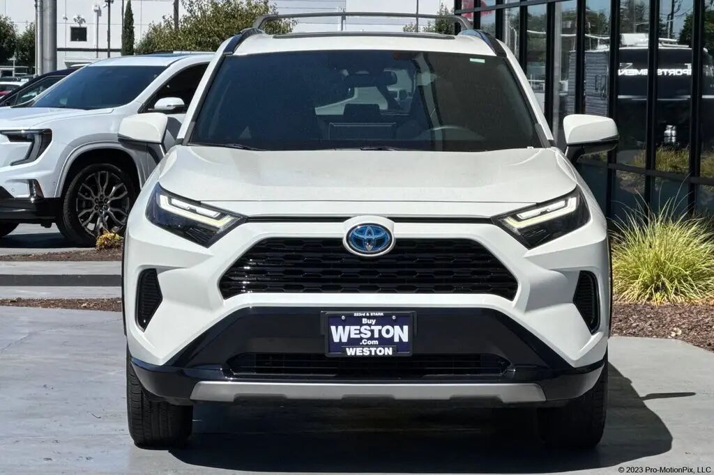 2022 Toyota RAV4 Hybrid SE — photo 1 of 13