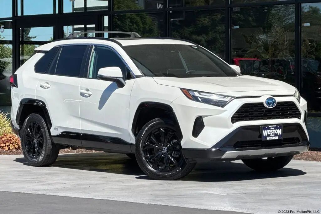 2022 Toyota RAV4 Hybrid SE — photo 1 of 13