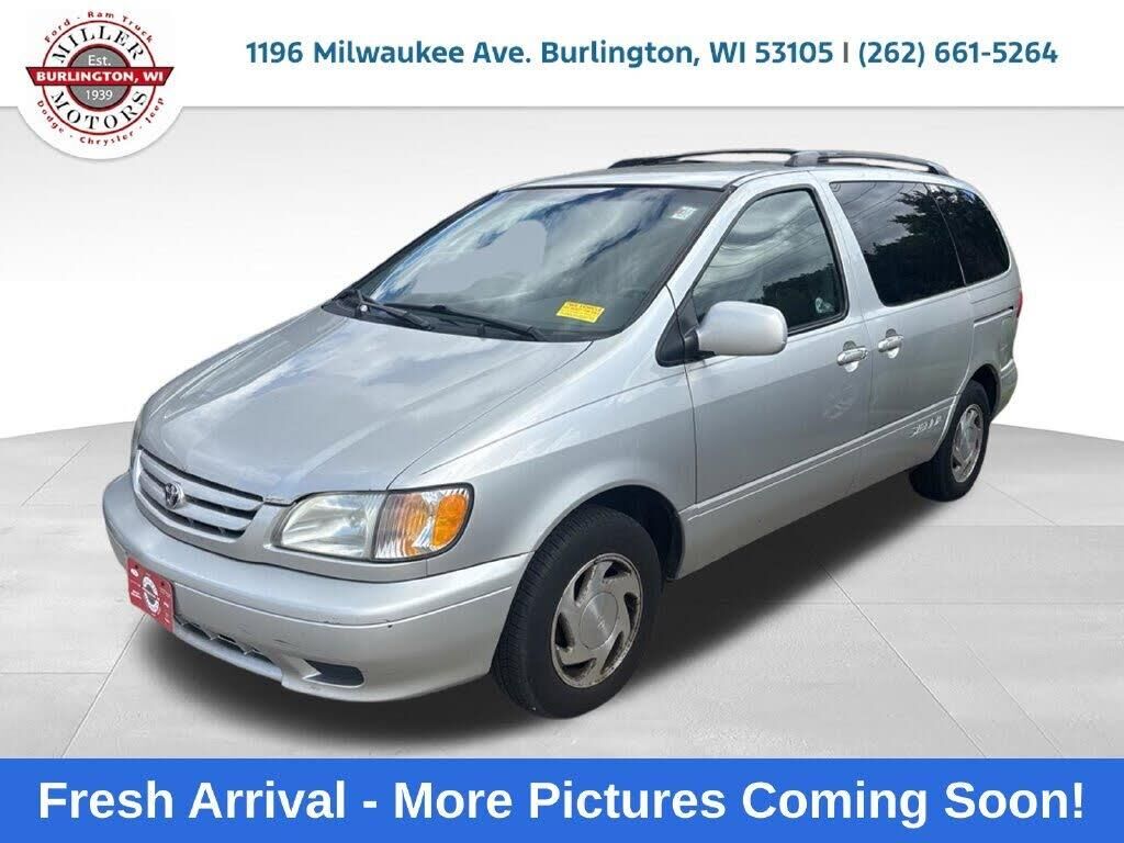 2003 Toyota Sienna LE — photo 1 of 1