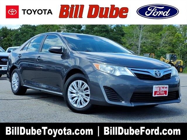 2013 Toyota Camry LE — photo 1 of 1