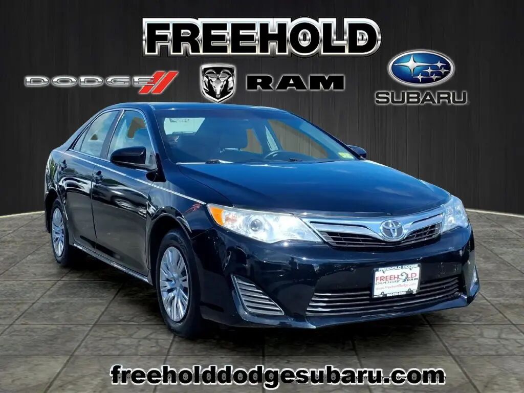 2013 Toyota Camry SE — photo 1 of 13