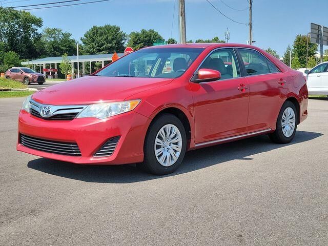 2013 Toyota Camry LE — photo 1 of 13