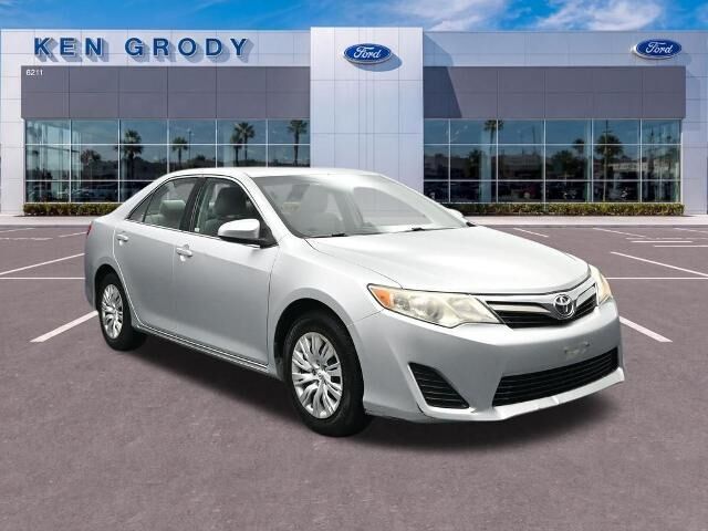 2014 Toyota Camry LE — photo 1 of 13