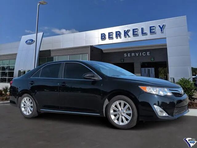 2013 Toyota Camry SE — photo 1 of 13