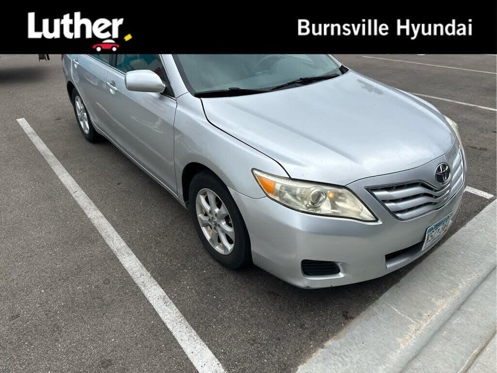2011 Toyota Camry LE — photo 1 of 1