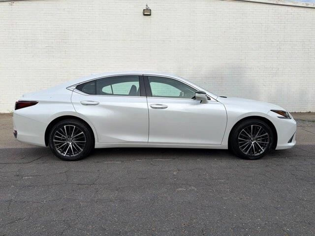 2023 Lexus ES 250 Base
