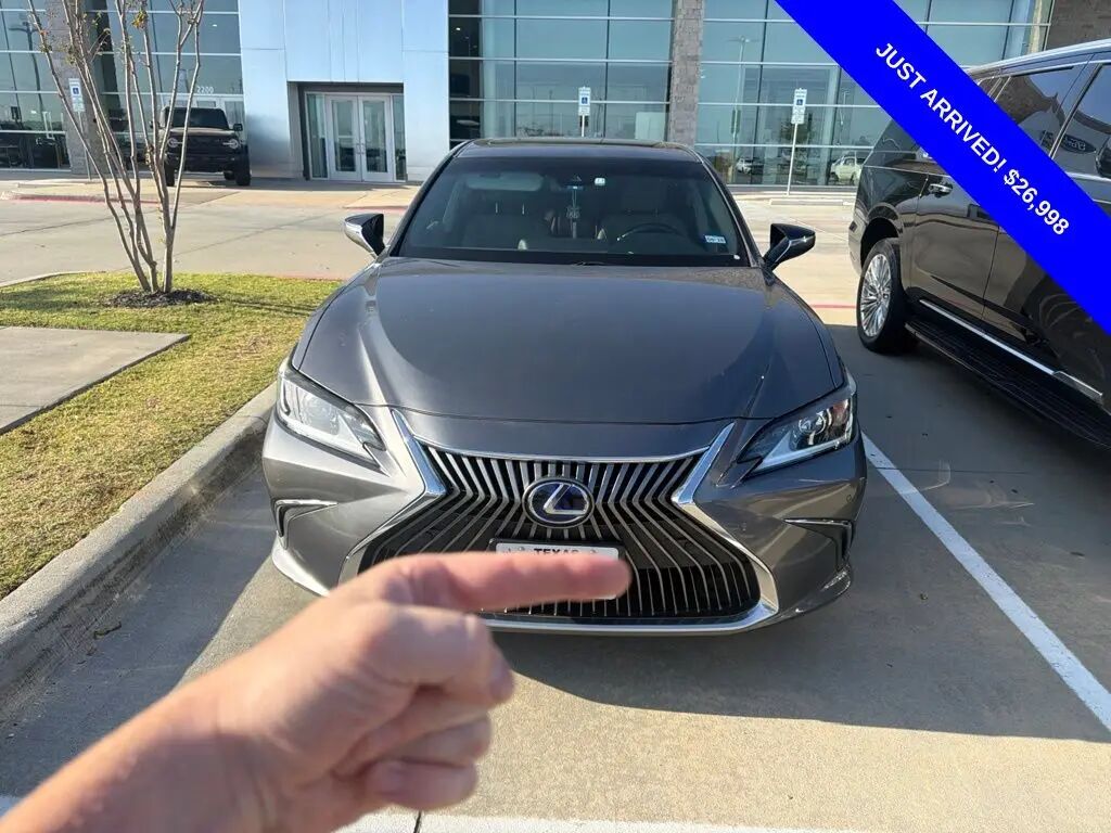 2020 Lexus ES 300h Base — photo 1 of 2