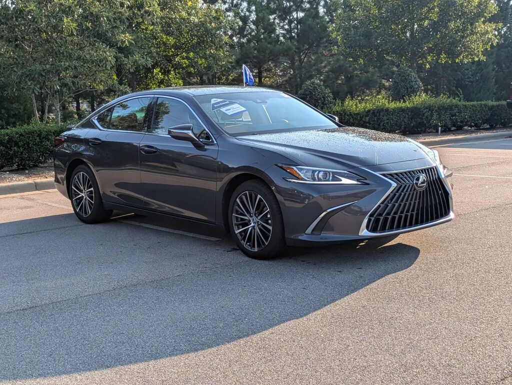 2025 Lexus ES 300h Base — photo 1 of 13